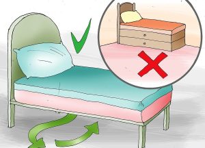 Có nên kê giường ngủ sát tường hay không